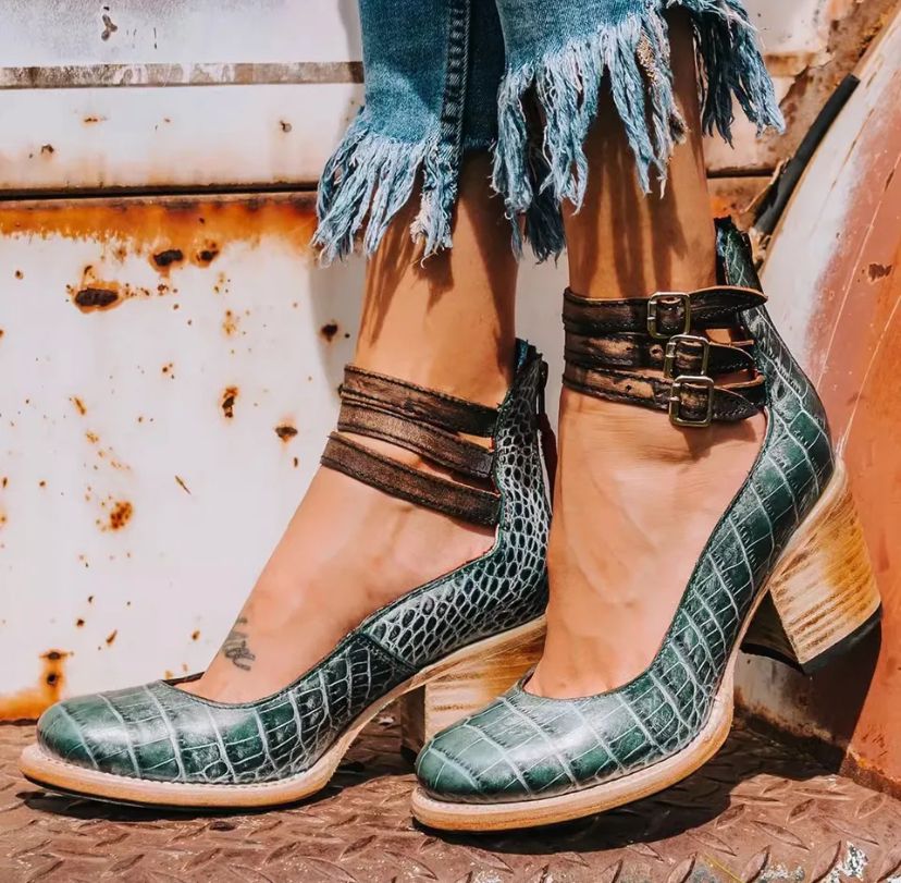 Ella Vintage Pumps